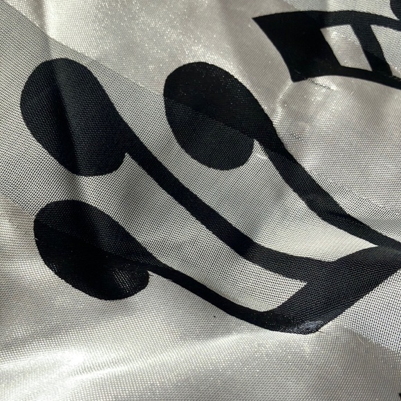 Musical Note Pattern‎ Scarf - Picture 3 of 4